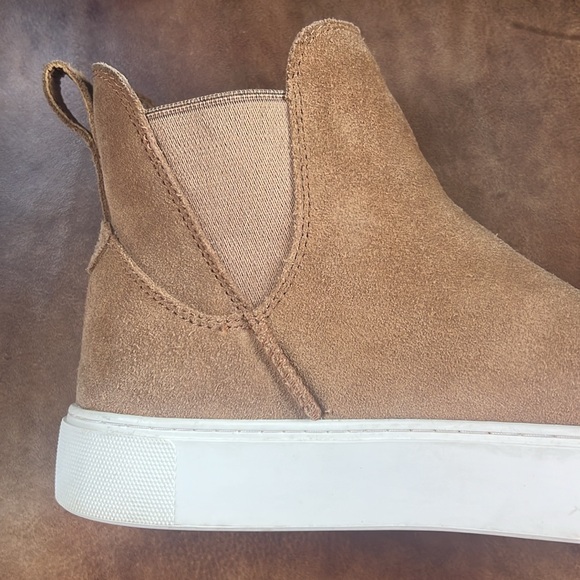 Ugg Mauna Suede Chelsea Ankle Boot - Picture 6 of 7